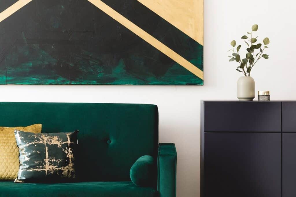 kolor malachitowy w salonie