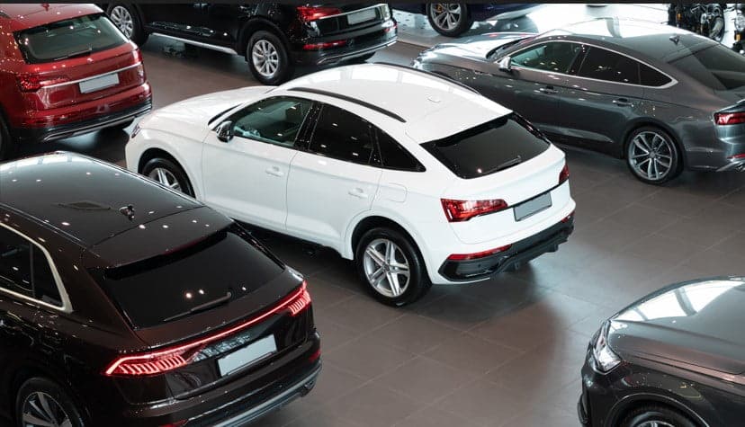 Najpowszechniejsze kolory lakierów samochodowych - auta w salonie dealera gotowe do zakupu